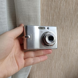 Nikon Coolpix L11 Silver 6.0MP digital compact camera WORKing FULL Set