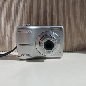 Olympus FE-210 Silver 7.1MP digital compact camera WORKing CHEAP