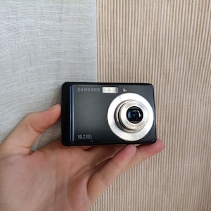 Fotocamera digitale compatta Samsung ES15 nera da 8.1 MP, FUNZIONANTE. SET COMPLETO. LEGGERE!