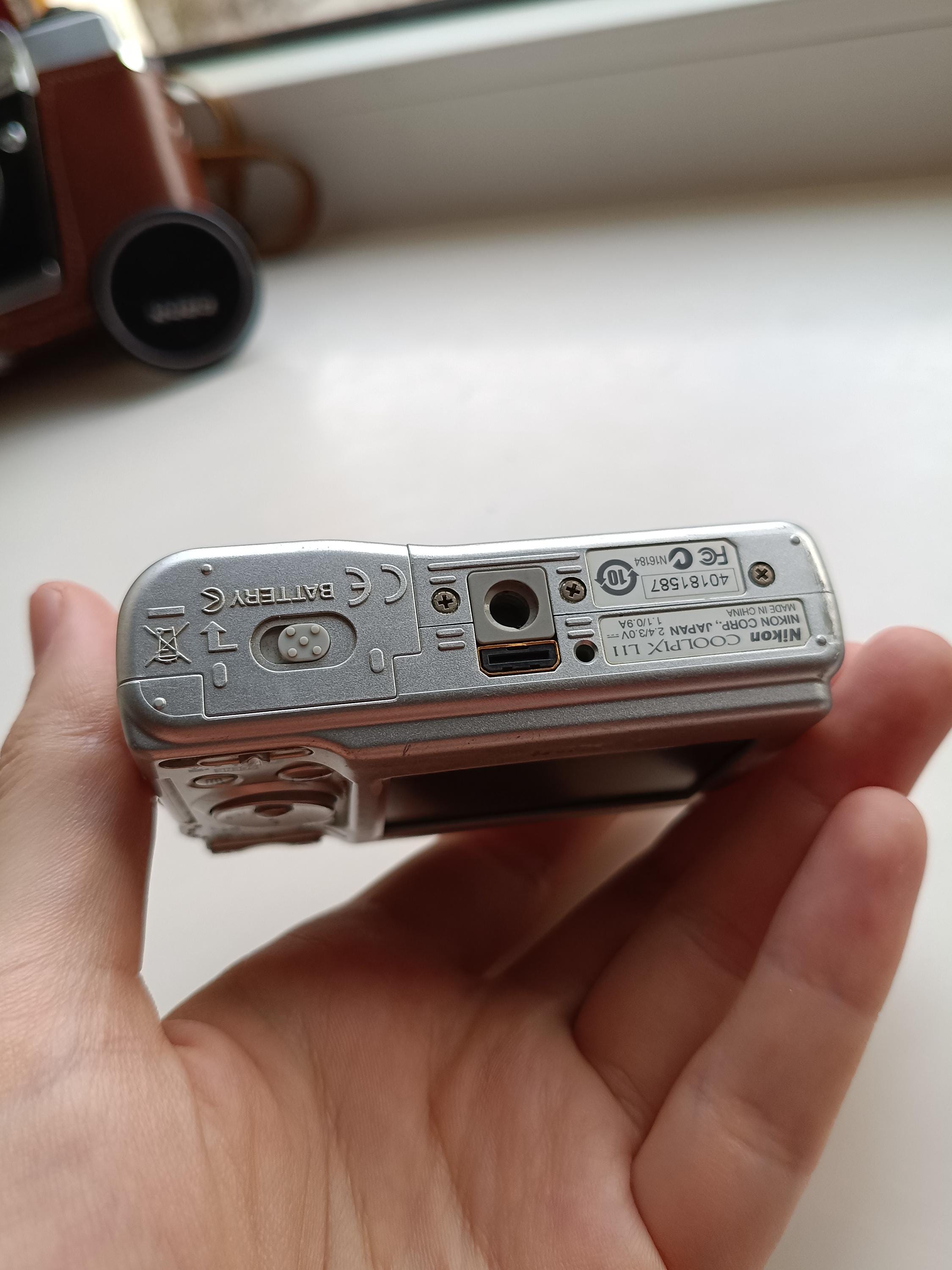 Nikon Coolpix L11 Silver 6.0MP Digital Compact Camera Working FULL 