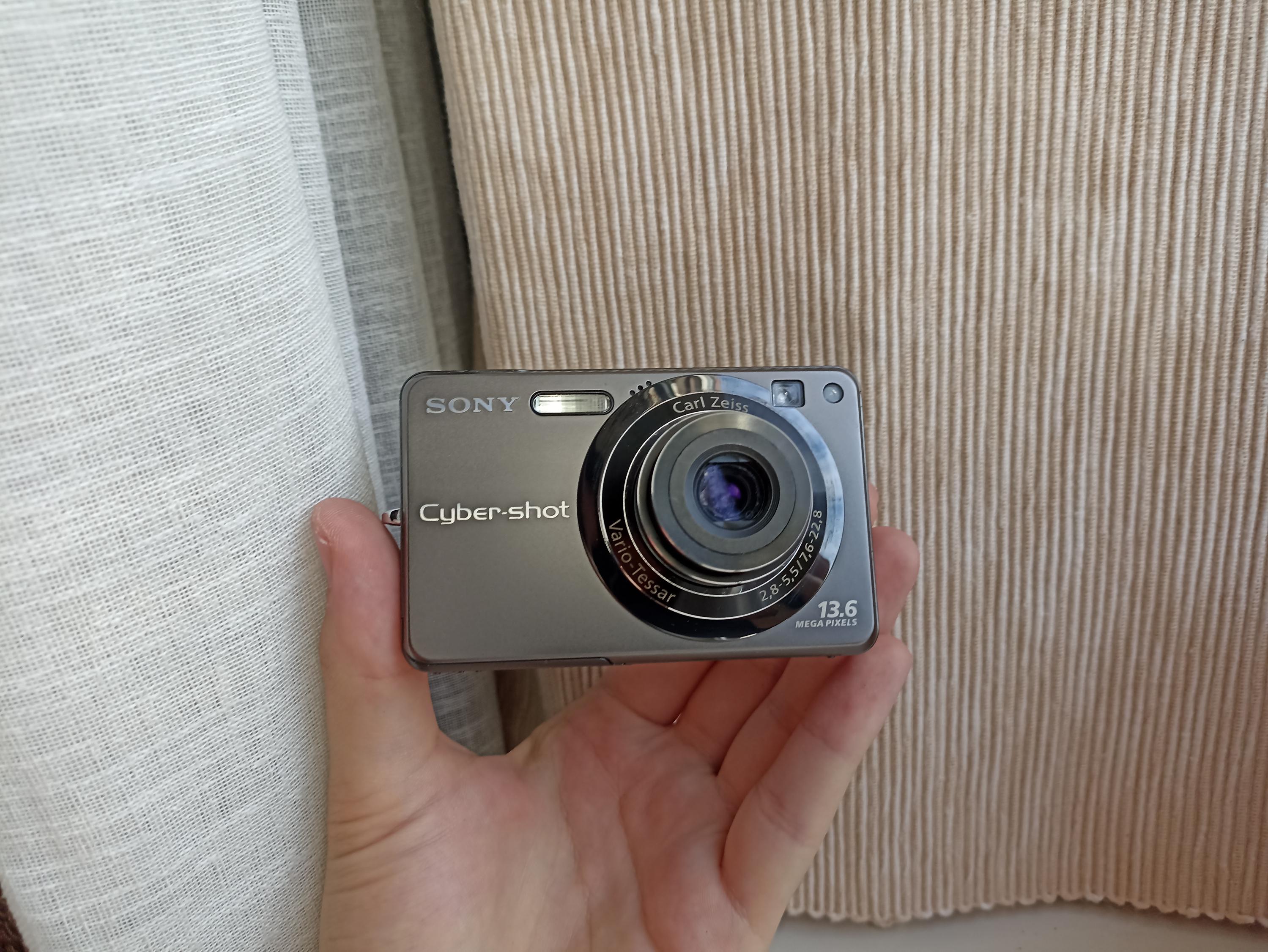 Sony Cyber-shot DSC-W300 Black 13.6MP Digital Compact Camera