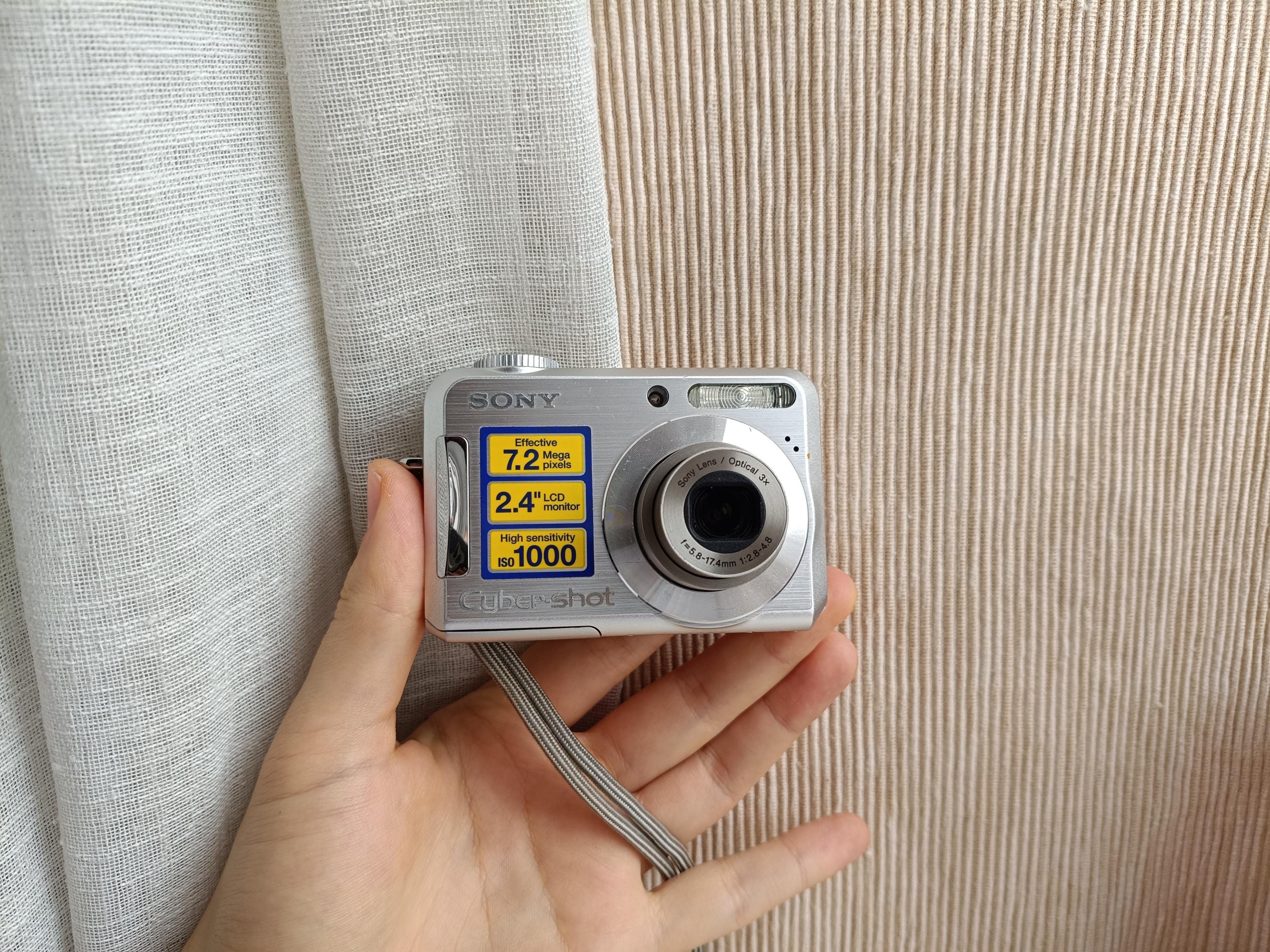 Sony Cyber-shot DSC-S700 Silver 7.2MP Digital Compact Camera