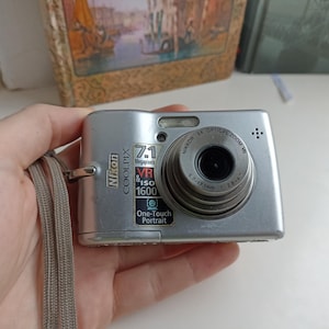 Nikon Coolpix L12 Silver 7.0MP digital compact camera WORKing FULL Set