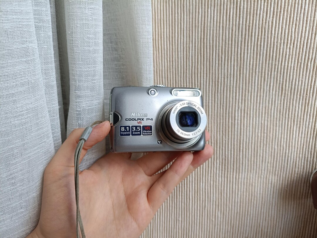 Appareil photo numérique Nikon Coolpix P4 VR argent, fonctionnel