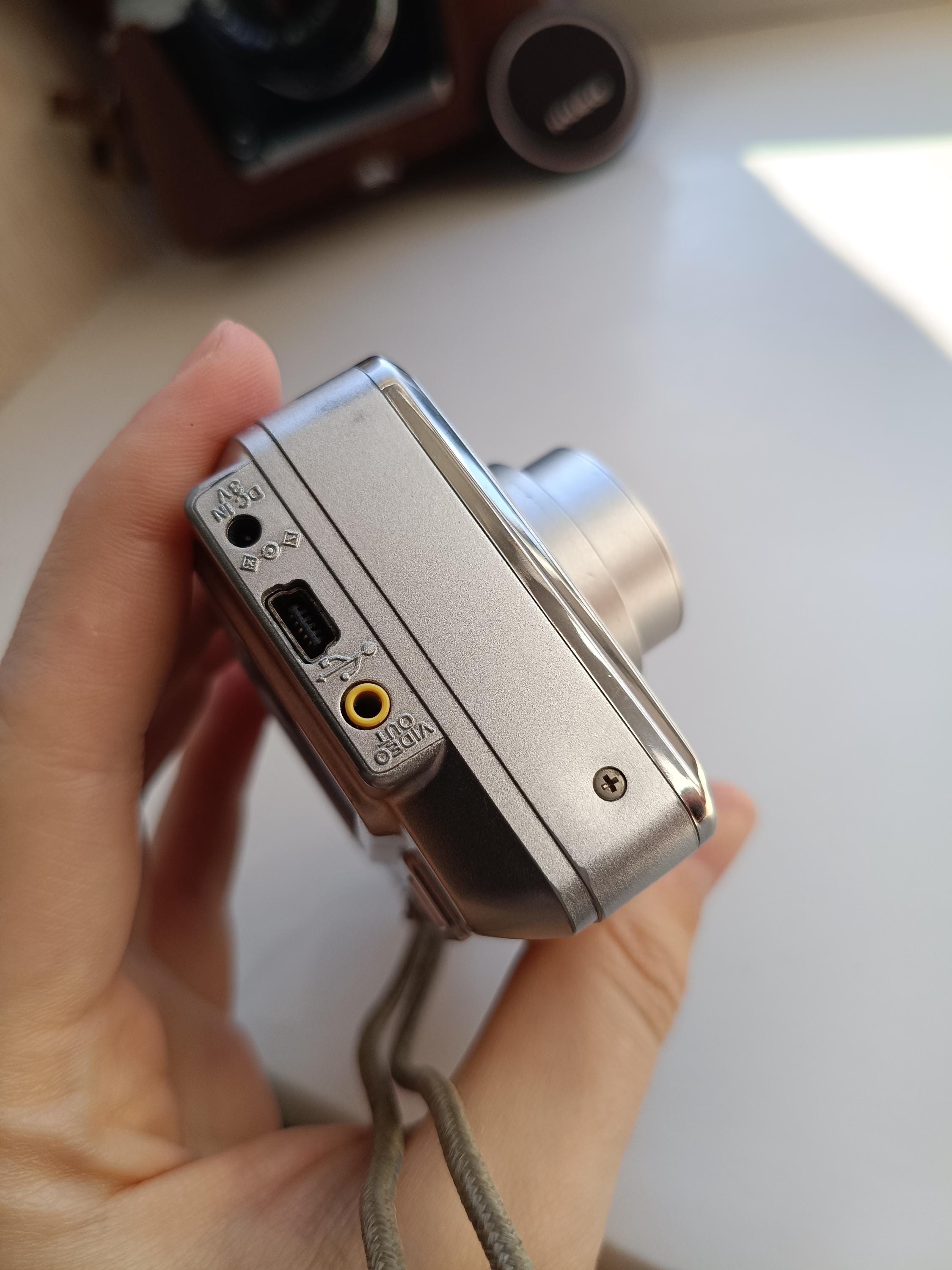 Fujifilm FinePix A Series A500 5.1MP Digital Camera Working + Memory C – Used Digital Cameras UK