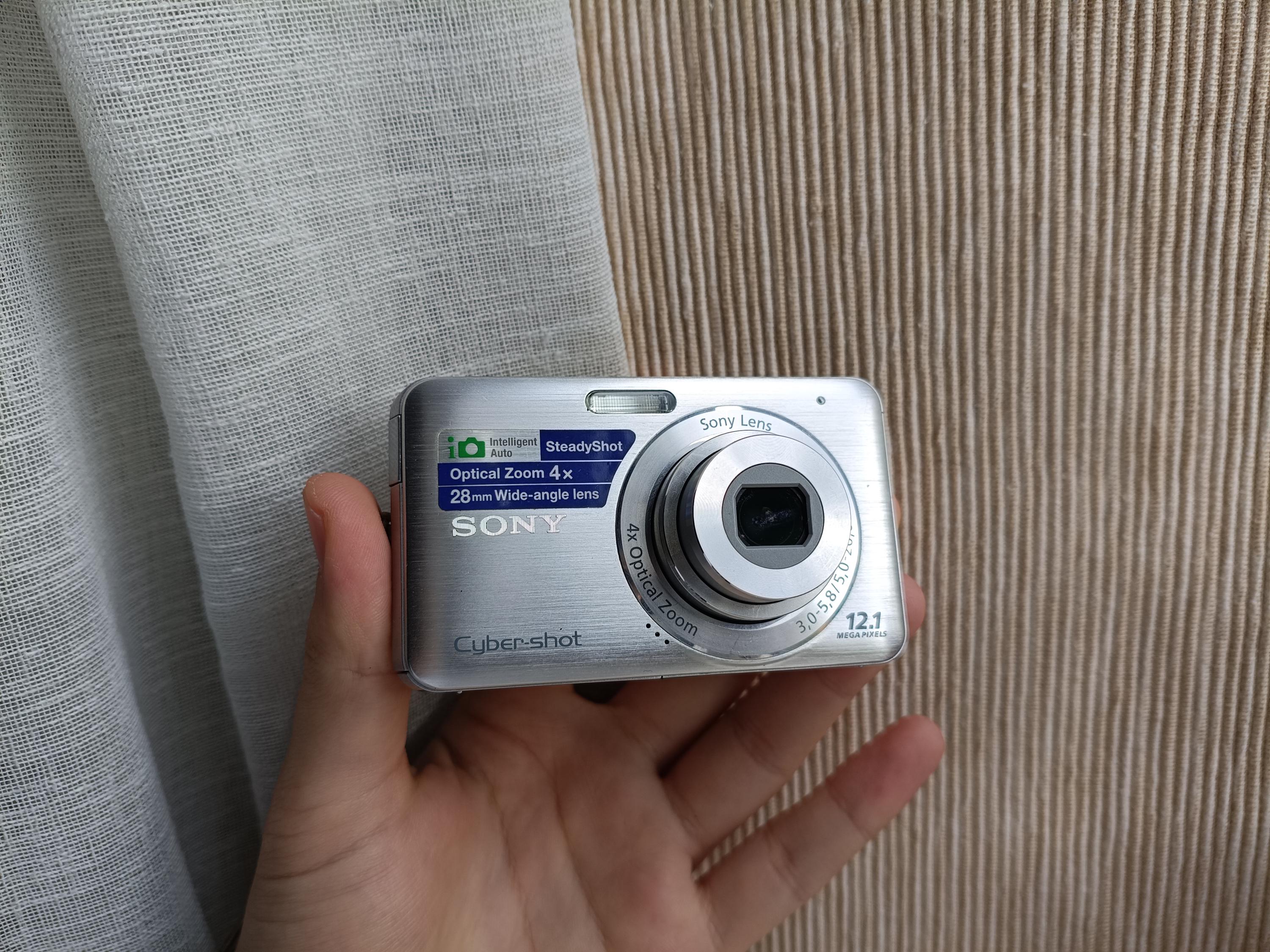 SONY Cyber-shot 12.1メガピクセル シルバー SONY Cyber-shot 12.1メガ