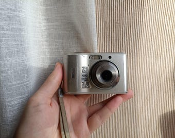 Nikon Coolpix L16 Silver 7.1MP digital compact camera WORKing FULL Set