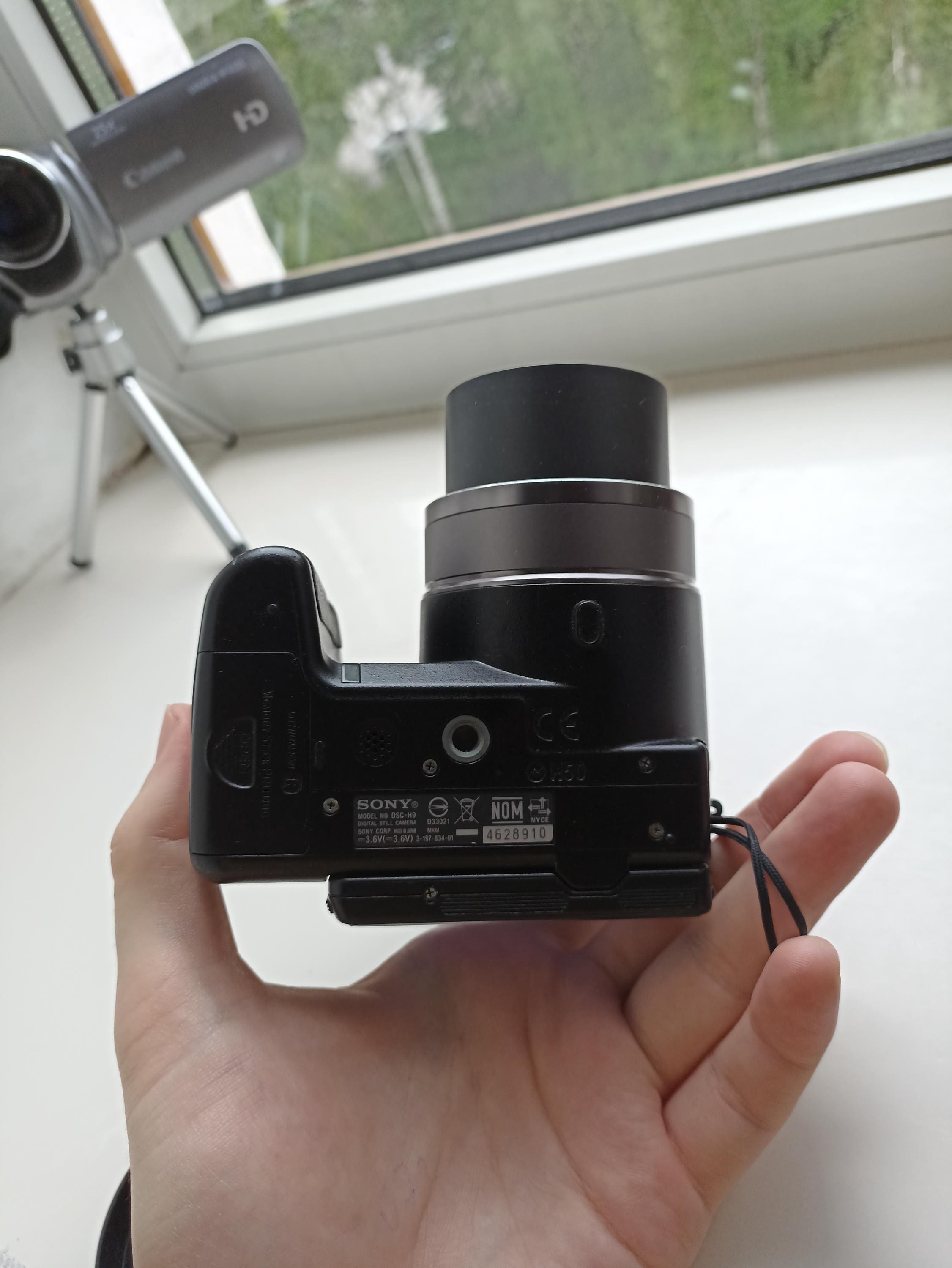 Sony Cyber-shot DSC-H9 Black Digital Compact Camera Working