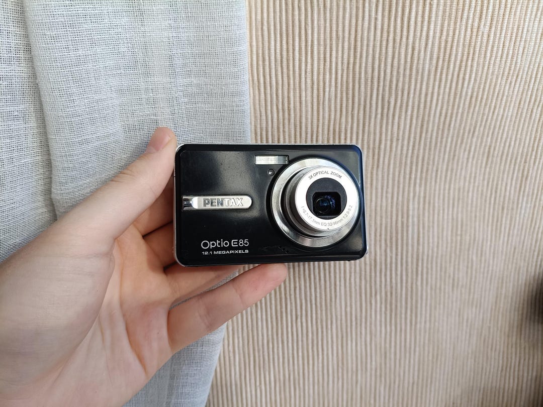Pentax Optio E85 Black 12.1MP Digital Compact Camera Working Full