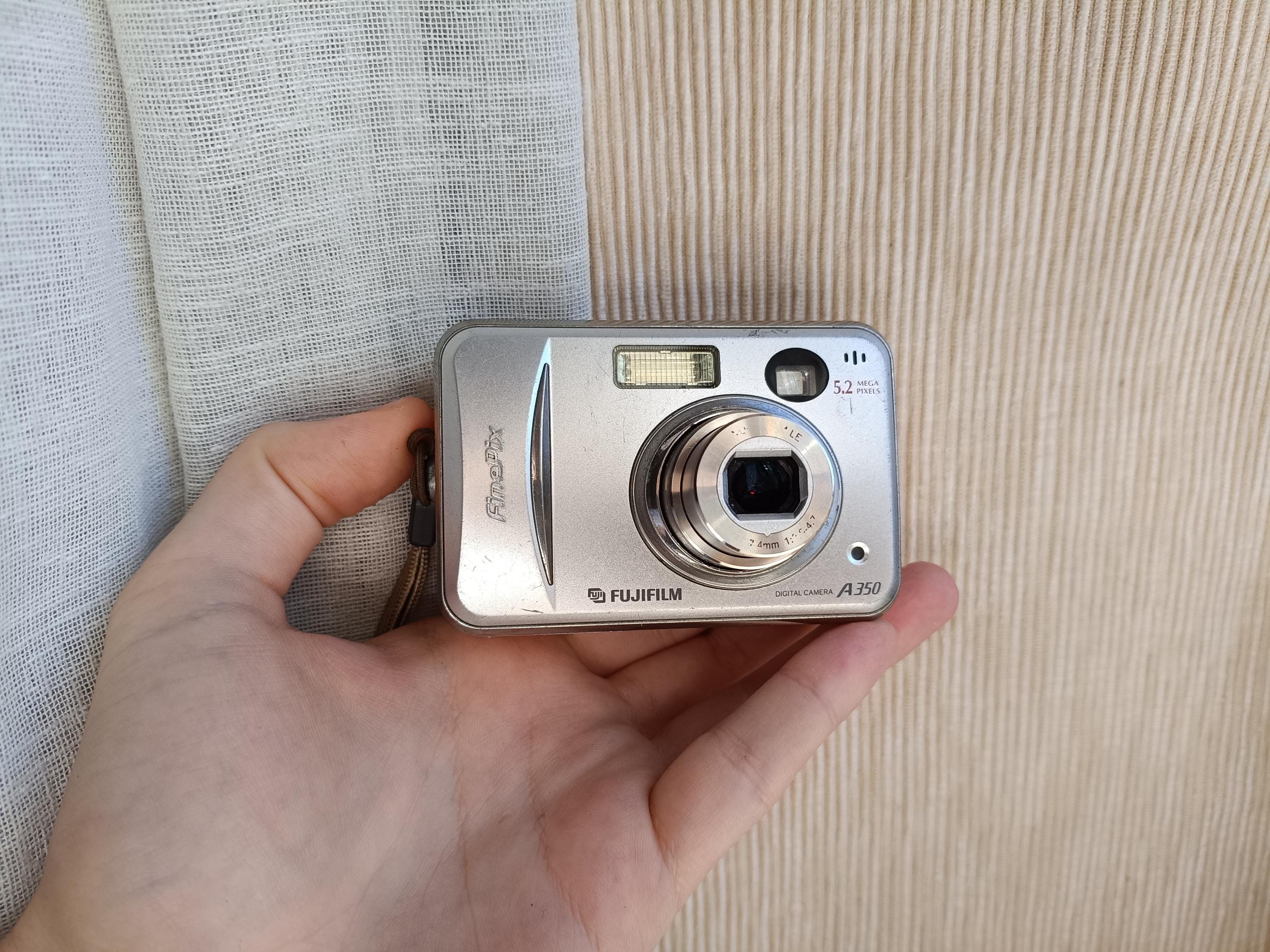 【xDカード付属】富士フイルム　FinePix A350　単3電池駆動　おまけ付 Fujifilm Finepix A350 Silver 5.2MP Digital Compact Camera Xd Card