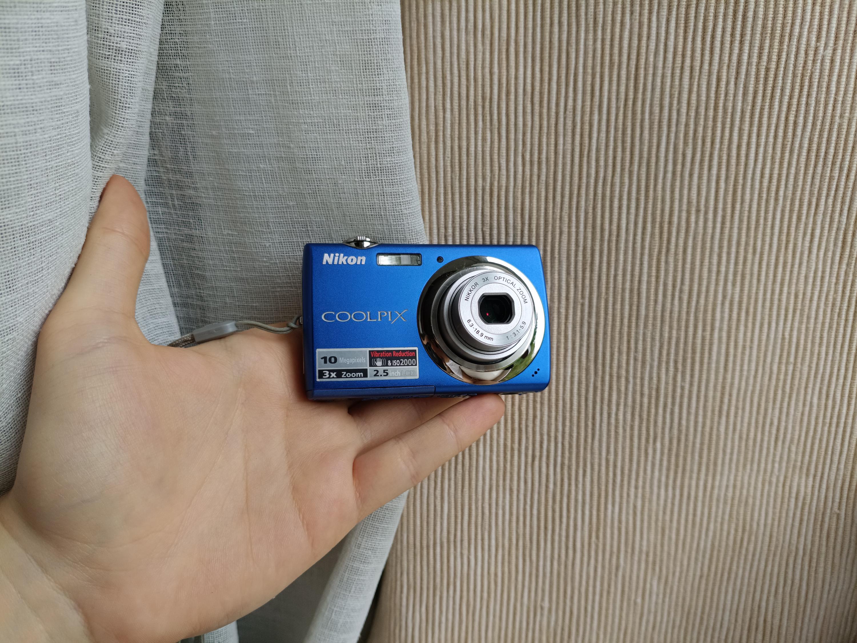 RARE BLUE Nikon CoolPix S220 10.0MP digital compact camera WORKing