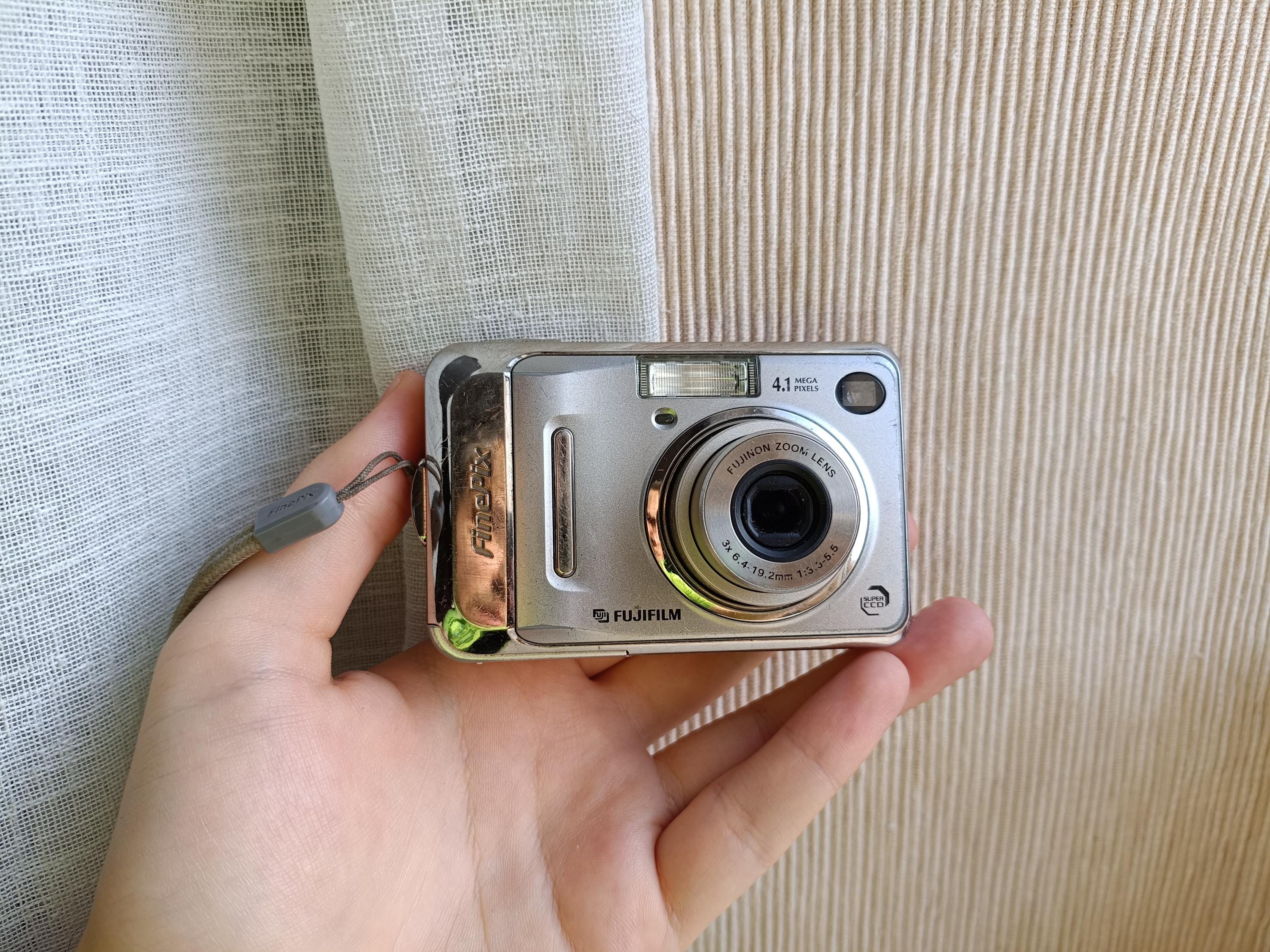 Fujifilm Finepix A400 Silver 4.1MP Digital Compact Camera Working