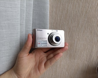 Digital Camera Nikon CoolPix S520 Gold, Working, Full Set