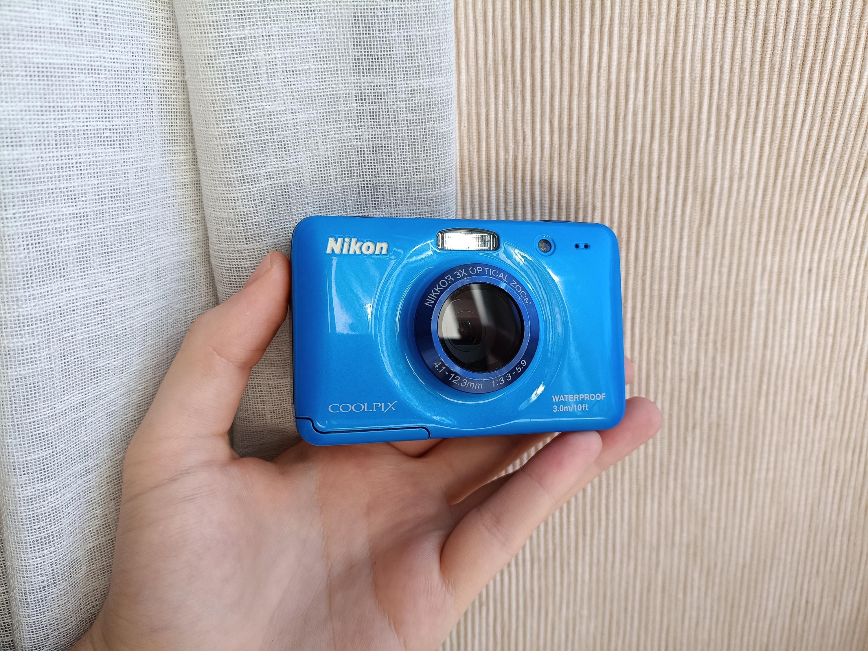 RARE Blue Nikon Coolpix S30 10.1 Waterproof Digital Compact Camera