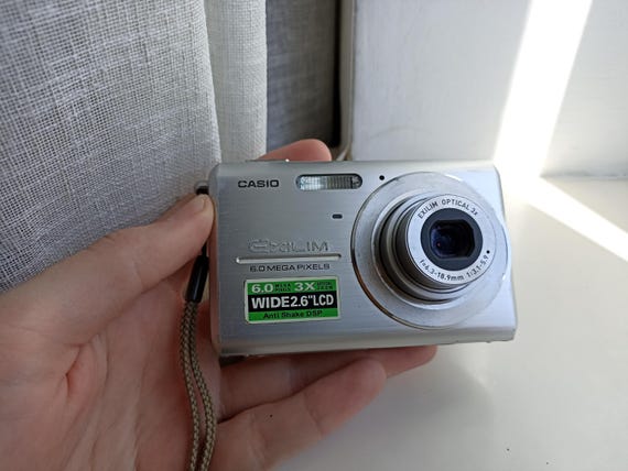 Casio Exilim EX-Z60 Silver 6.0MP Digital Compact Camera Casio Exilim EX-Z60 Silver 6.0MP Digital Compact Camera