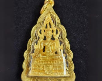 Phra Phuttha Chinnarat Amulett, 96,5% vergoldet, thailändischer Buddha Anhänger, Heiliger buddhistischer Amulett aus Schutz, Weisheit und Wohlstand.