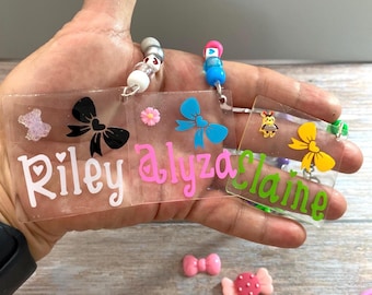 Porte-clés personnalisé : breloque en acrylique avec perles et nœud