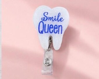 Porta badge Smile Queen / Porta badge per assistente dentale / Regalo per igienista dentale / Porta badge a forma di dente carino / Accessorio per studio dentistico