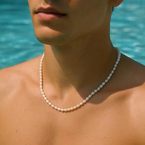 Men&#39;s Freshwater Rice Pearl Necklace: Minimalist Masculine Jewelry