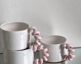 Handgetöpferte Keramiktasse
