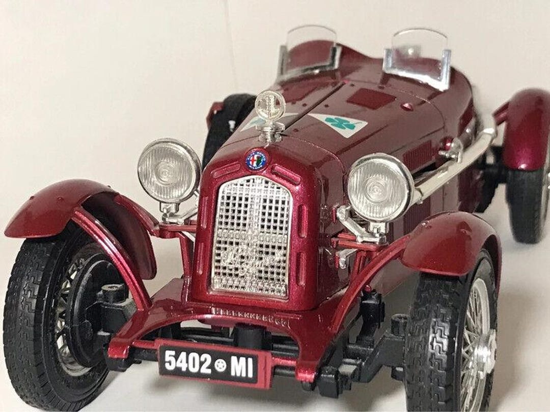 Burago Alfa Romeo 8C 2300 Monza 1931 1/18 - Collezionismo In vendita a Pavia