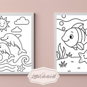 Può includere: Due illustrazioni in bianco e nero incorniciate di vita marina. Una presenta delfini, sole, nuvole, onde e una stella marina. L'altra mostra un pesce, bolle, alghe e una stella marina. Le illustrazioni sono in stile minimalista.