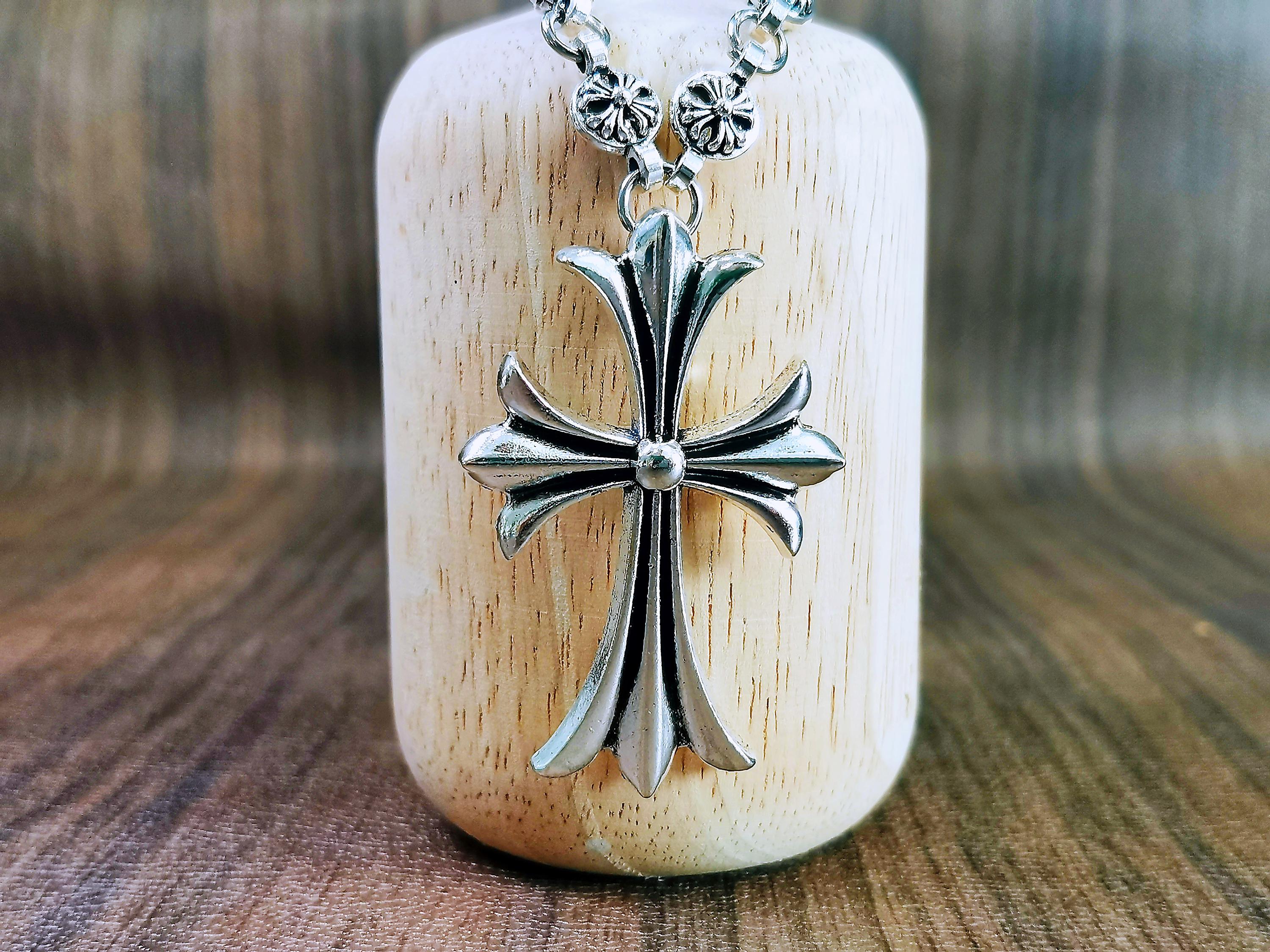 クリスタル クロスモチーフ ネックレス hearts クロスチェーン Chrome hearts cross necklace - Etsy 日本