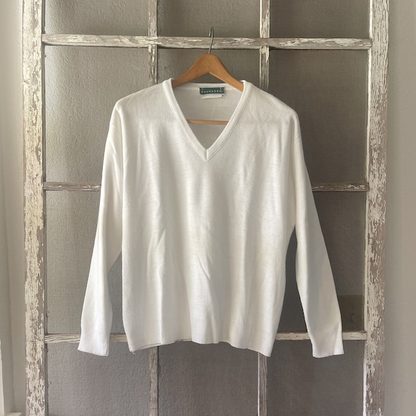 White Vintage Sweater by Haymaker // Size Large // 100% Acrylic // Women's, Classic, Preppy, V-Neck, Capsule Wardrobe, Staple