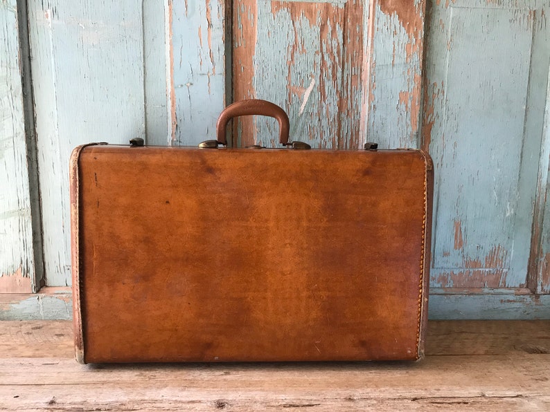 hard samsonite suitcase