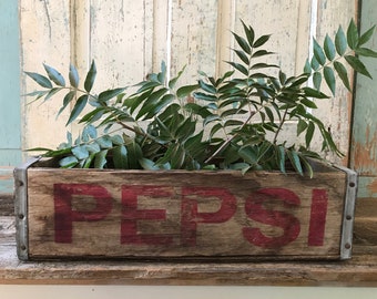 Cassa di legno vintage per Pepsi-Cola: contenitore rustico per bibite, scaffale