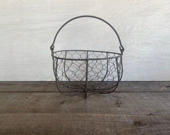 Vintage Wire Metal Basket with Handle // Vintage Home Decor