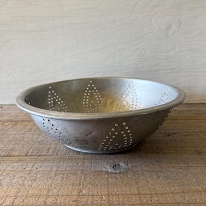 Vintage Aluminum Strainer with Floral Pattern // Rustic Kitchen // Colander Strainer