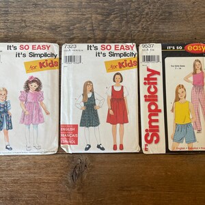 Vintage Simplicity Girls Sewing Pattern: Dress, Jumper, Pajamas - Size A