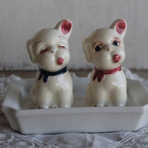Vintage Salt & Pepper Shakers // Cat Shakers // Kitty // Collectible Salt and Pepper Shakers // Set