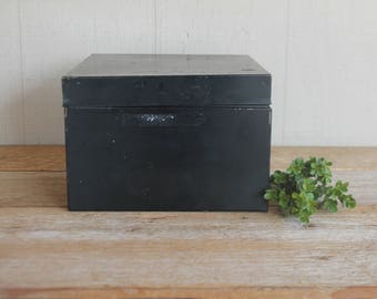 Liten industriell metall vintage arkivlåda // Adresslåda