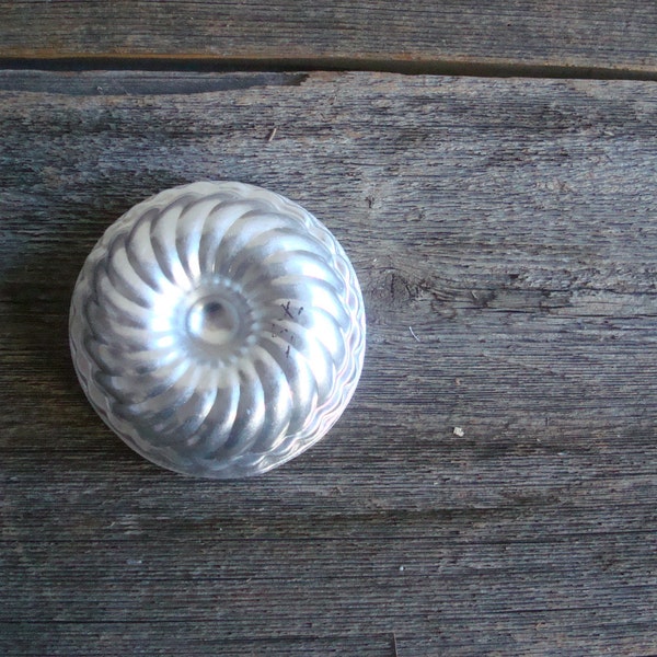 Vintage Tart Mold