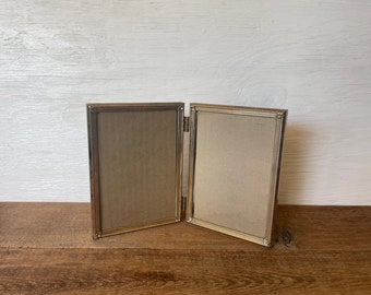 Vintage Hinged Gold Metal Picture Frame // 5" x 7" // Vintage Home Decor