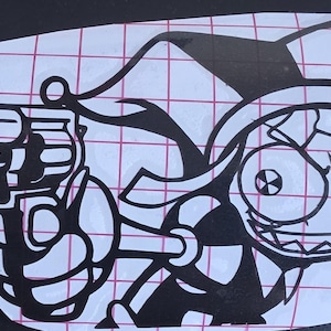 Op de afbeelding: Zwart-wit cartoonafbeelding van een personage met een revolver. Het personage heeft een narrenmuts en een boze uitdrukking. De afbeelding staat op een witte achtergrond met een rood raster.