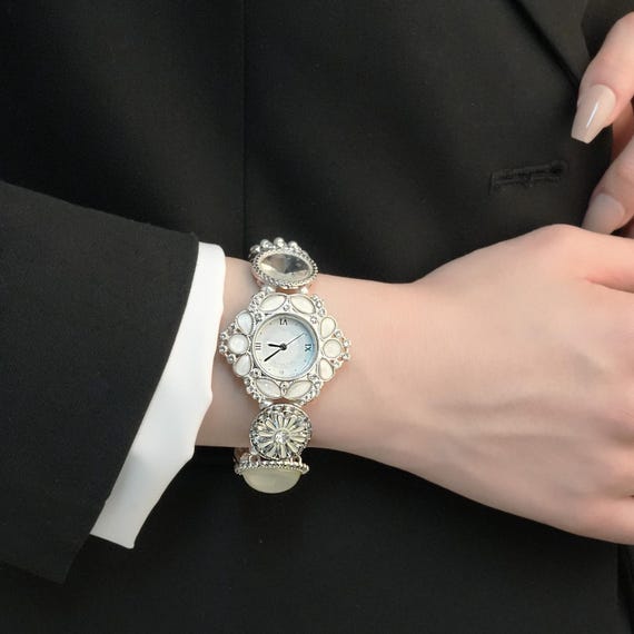 Big Pearl & Crystal Bracelet Watch – Elegant Women display picture 3