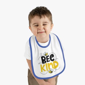 Bee Kind ベビービブ - 幼児用のかわいいジャージー製ビブ、ベビーシャワーのギフトに最適、幼児用授乳アクセサリー、保育室の装飾、環境に優しいベビー [...]