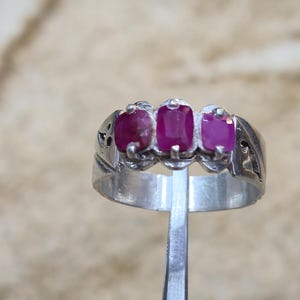 Anillo de tres piedras de rubí para joyería de moda