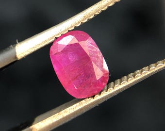Tanzania ruby 1.10 carat (AIG Certified)