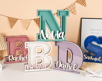 Hucha de madera personalizada con letra: Hucha con inicial personalizada, decoración colorida para la habitación del bebé