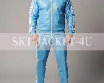 Chándal de piel auténtica 100 % suave para hombre, color azul cielo y rayas blancas.
