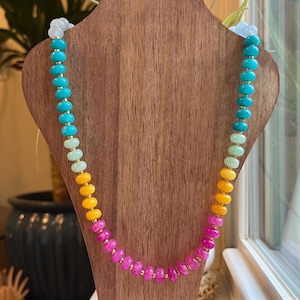 Amanecer en la isla - Collar de caramelo con cuentas de piedras preciosas arcoíris