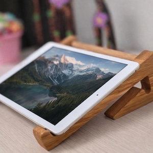 Solid Oak Tablet & Laptop Stand, Wooden iPad Holder, Ergonomic Desk Stand, Handmade Minimalist Organizer, Office Setup, Gift for Him