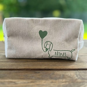 Personalisierte Kosmetiktasche aus Cord – Mit Dackel-Design & Wunschname – Geschenk für Hundeliebhaber