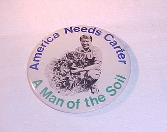 America Needs Carter - A Man Of The Soil - Jimmy Carter Political Campaign Pin Button 3" diameter