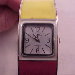 Studio Women&#39;s Quartz Wrist Watch Bangle Bracelet Style Working Condition