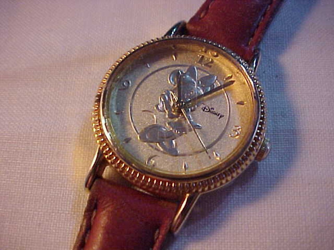 Disney Minnie Mouse Wristwatch With Brown Genuine Leather 